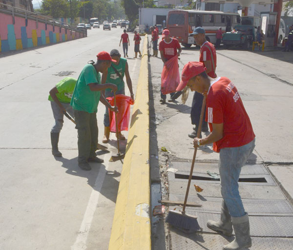 Granja Oasis desplegó el domingo operativo de embellecimiento