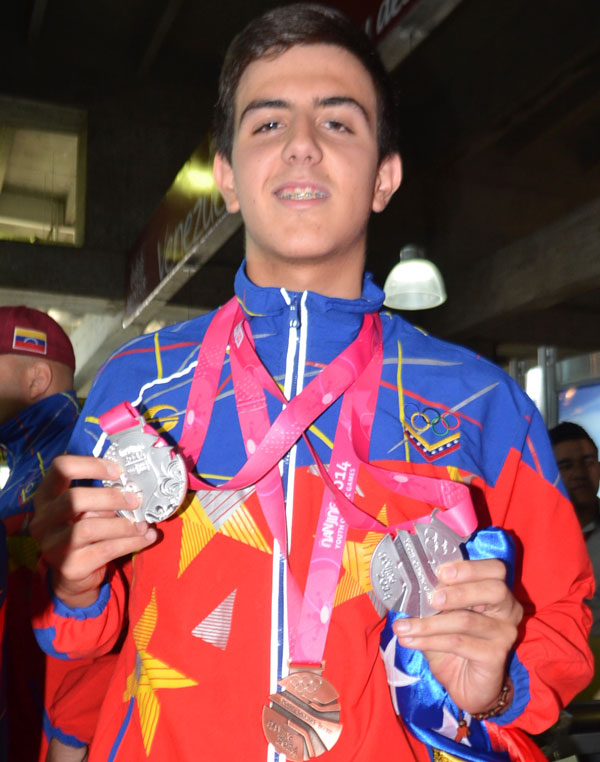 Llegó a Venezuela primer triple medallista olímpico