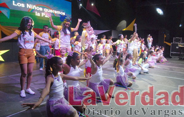 23 niños demostraron su talento en el festival “Canta y baila construyendo un sueño”