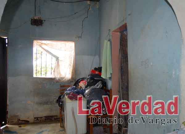 Familias viven entre paredes con grietas y filtraciones en Punta de Mulatos