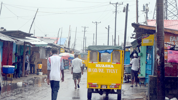 Decretan toque de queda en Liberia tras brote de ébola