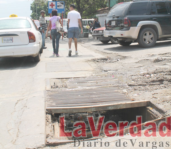 Urge reparar tapa de alcantarilla en la Soublette