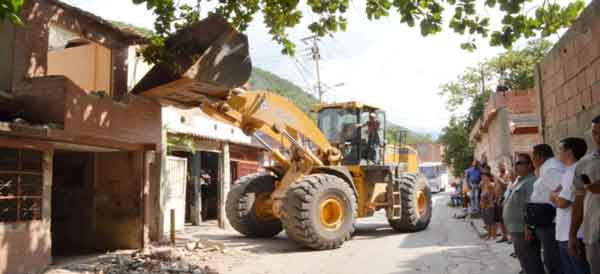 Gobernación demuele vivienda en El Piache