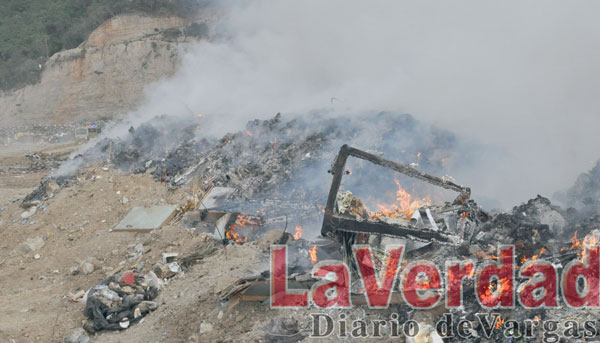 Ocho horas duró incendio en el vertedero Santa Eduvigis