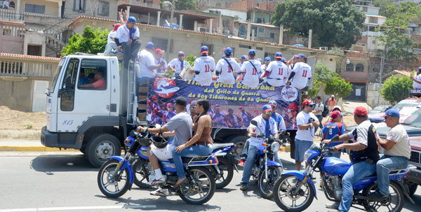 Fanático tiburón que se respeta va hoy a la caravana