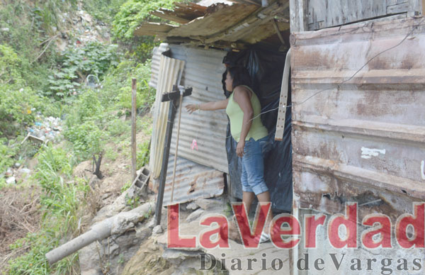 En medio de dos quebradas colapsan viviendas de La Bloquera