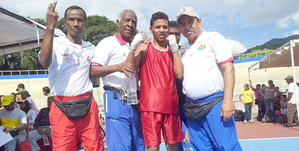 Vargas conquistó seis preseas en nacional de boxeo cadete