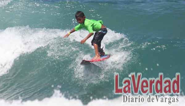 Vargas dominó el Circuito de Surfing infantil en Los Cocos