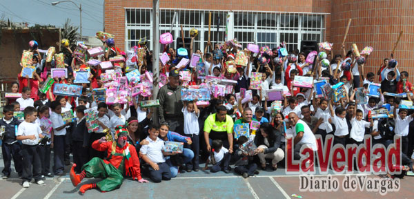 Seguridad Ciudadana apadrinó a estudiantes de la Magaly Espinoza