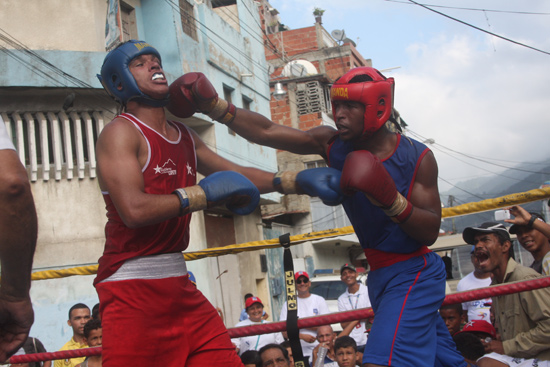 Vargas se impuso en programa boxístico “Por la paz y la vida”