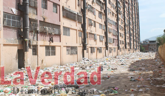 Basura en bloques de 10 de Marzo afectan a más de 900 familias