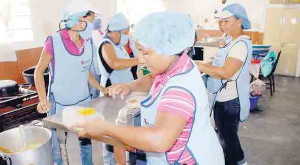 Madres elaboradoras no cobran desde septiembre