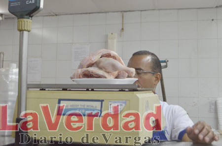 Comerciantes pagan el doble a mayoristas por pollo regulado