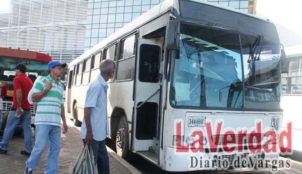 Pasajeros de Carayaca gastan Bs. 1.000 mensual en pasaje