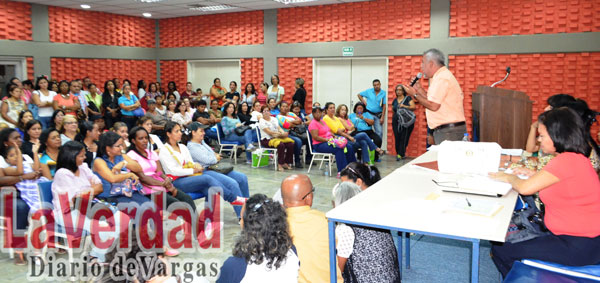 Docentes consignan denuncias ante Asamblea Nacional y Ministerio del Trabajo