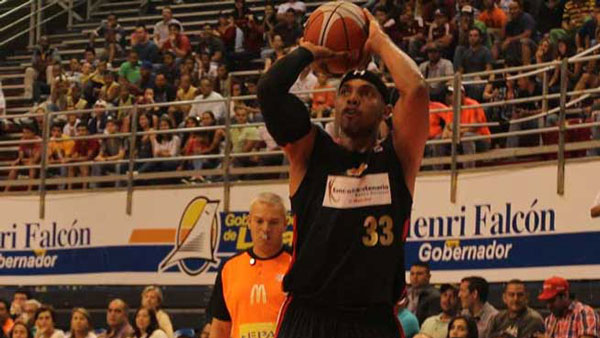 Matan a basquetbolista Carlos Morris