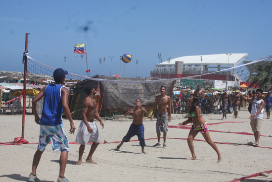 Festivales deportivos subieron el telón en las playas varguenses