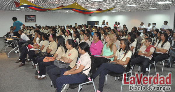Vargas piloto en Congresillo Estudiantil  por la no violencia contra la Mujer