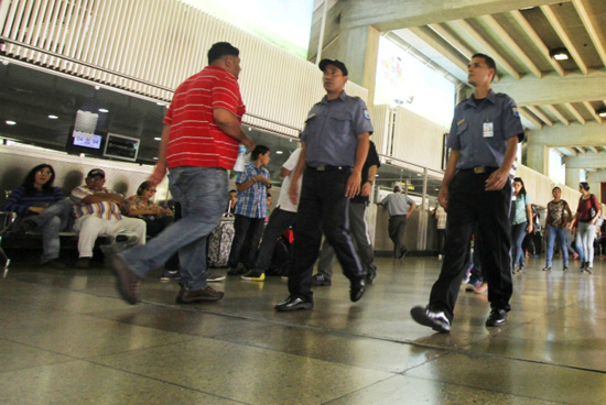 Detenidos cinco trabajadores por venta fraudulenta de boletos en el Iaim