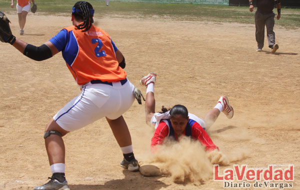 Aliadas ganó el primero en final del softbol femenino regional