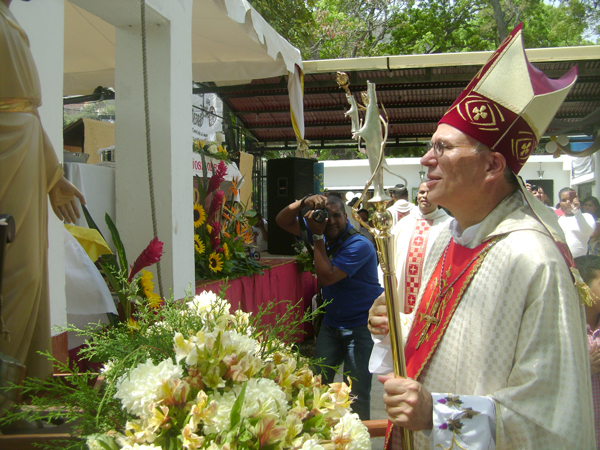 Monseñor Biord confirmará 52 niños de San José Obrero