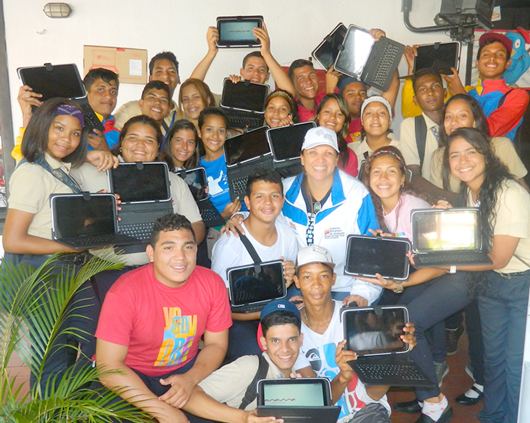 Inicia entrega de tabletas Canaima a estudiantes de bachillerato