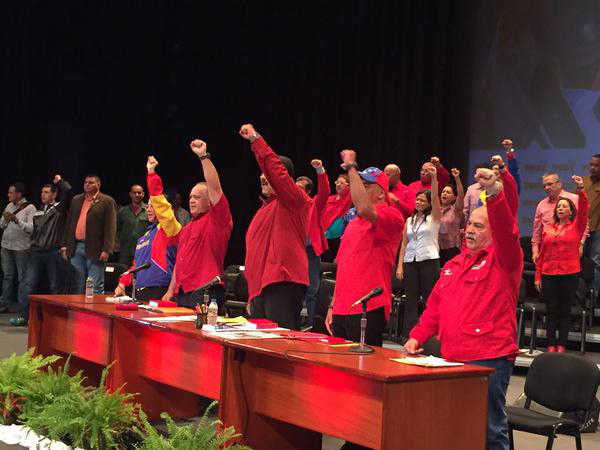 Maduro pidió unión con las bases y no "horadar" candidatos a las primarias