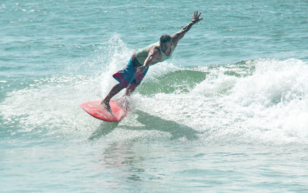 Cedeño y Prada dominaron regional de surf en Los Caracas