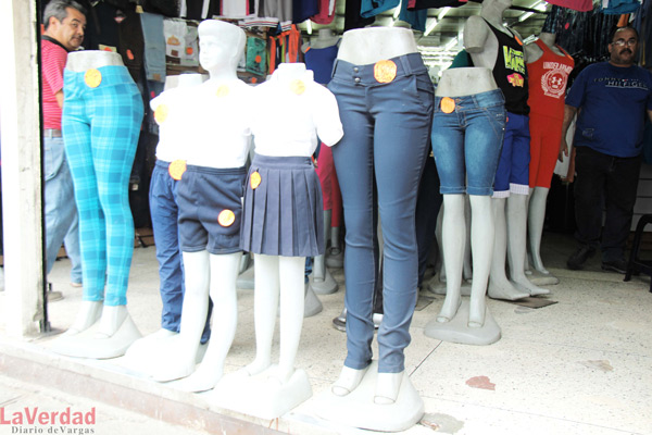Compra de uniformes escolares sobrepasa los 10 mil bolívares