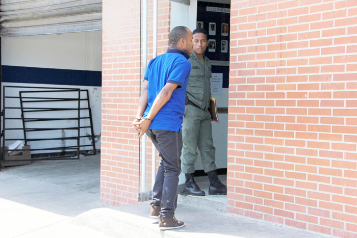 Detenido porter por robo de colonia en el Aeropuerto