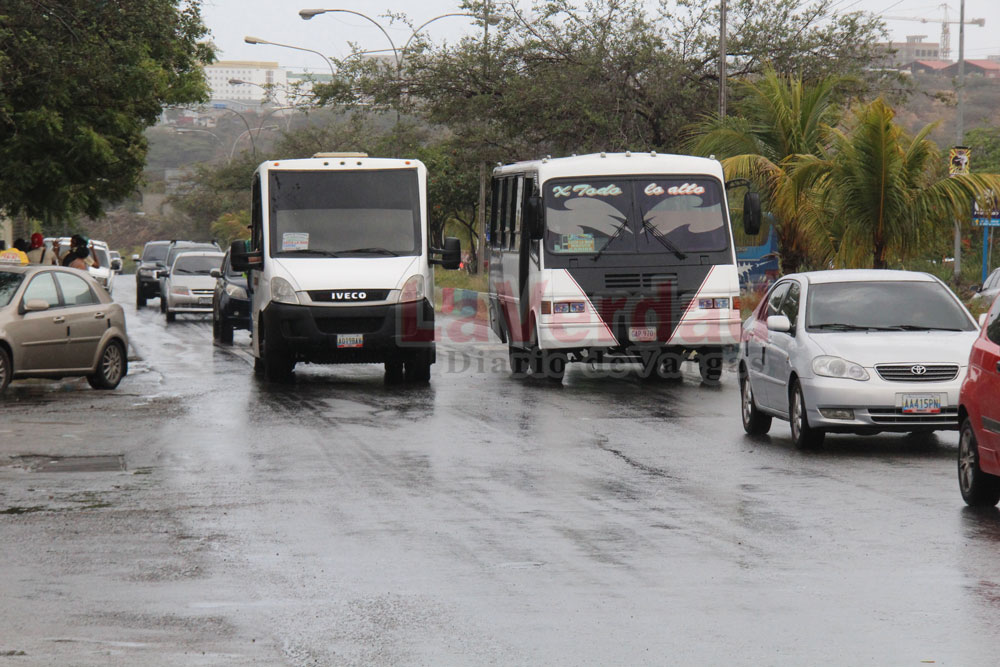 Transportistas exigen prohibición de “fiscales de paradas”