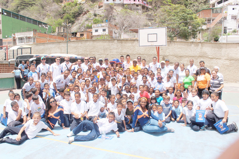 Bucaneros dictó clínica en la escuela Panamá