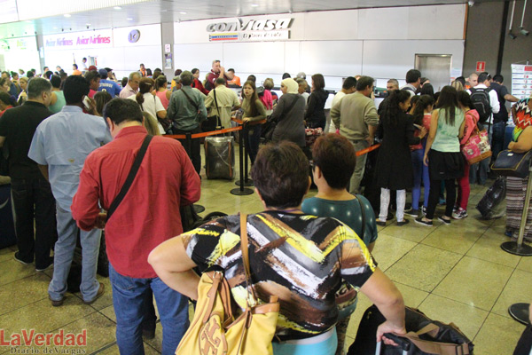 Escasez de aviones pone a sufrir a pasajeros de Conviasa