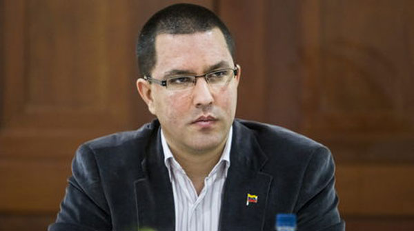 Vicepresidente Arreaza asegura que Maduro visitará al papa "en los próximos meses"