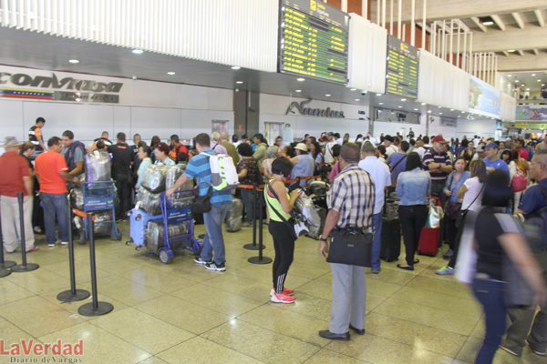 Persisten retrasos en vuelos nacionales de Conviasa