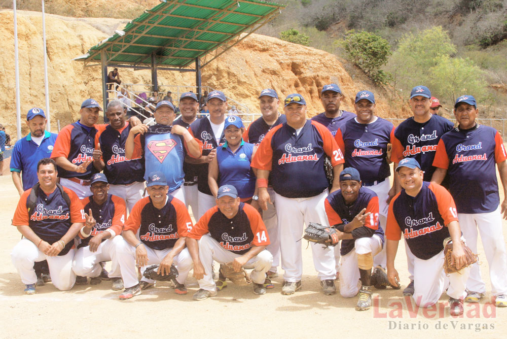 Grand Aduana y Marineros coronaron en el softbol de Guaracarumbo