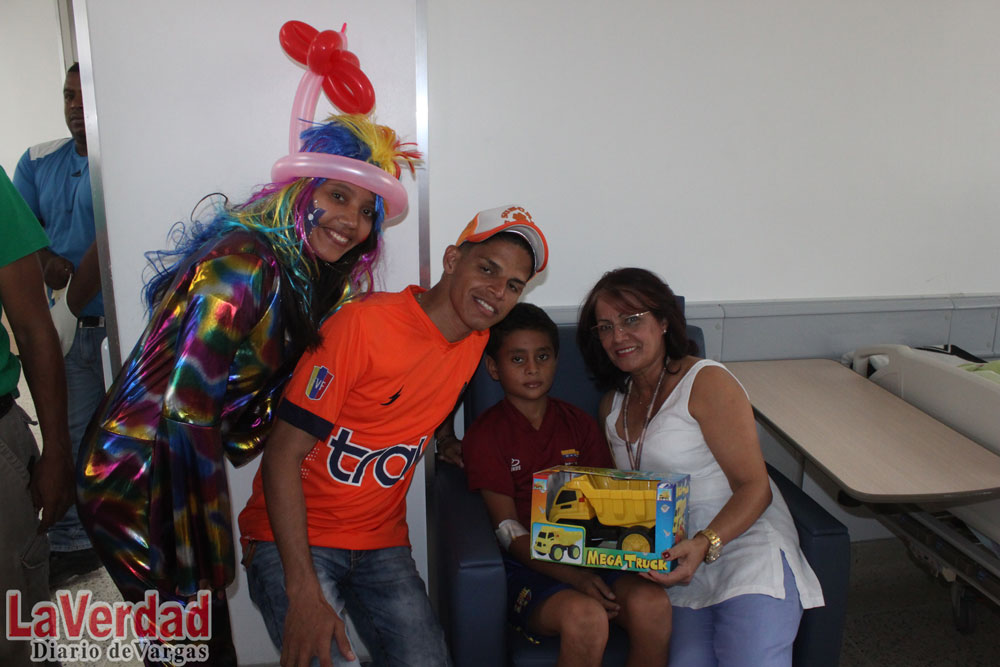 Fundación Deportivo La Guaira entregó  regalos a niños hospitalizados en El Seguro