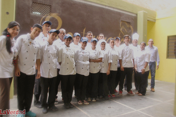16 estudiantes pasan la prueba  en curso de cocina integral en la Escuela Taller
