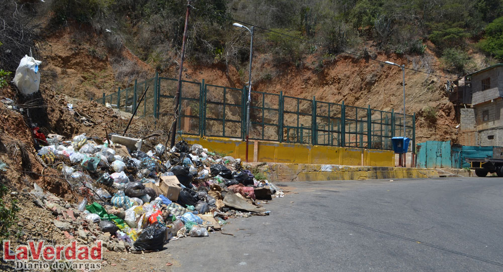 Vecinos exigen al Alcalde planes contundentes contra la basura
