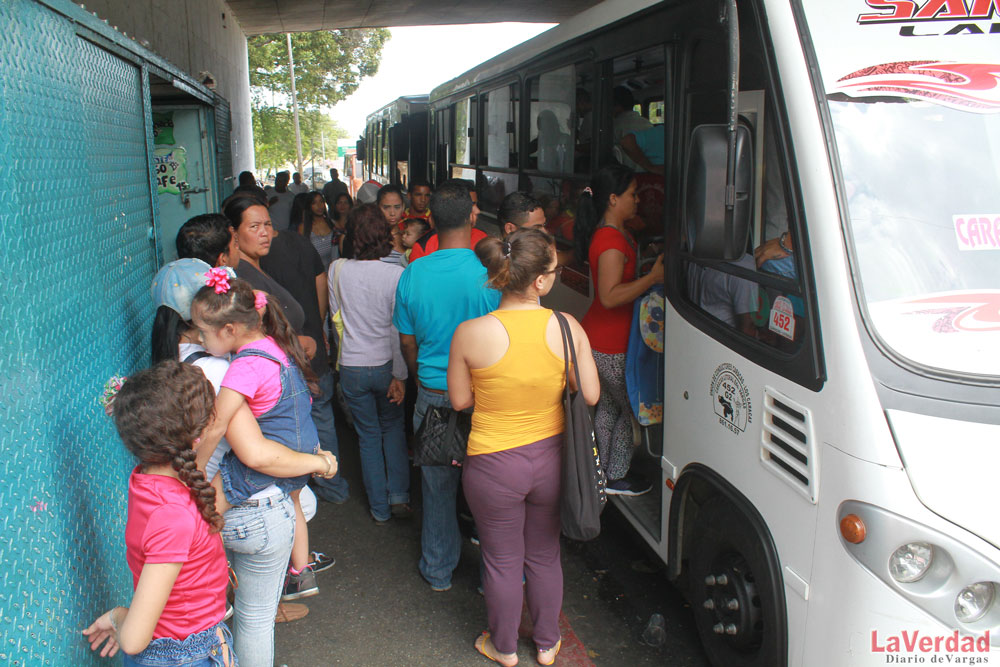 Incumplimiento de ruta y especulación en líneas Caracas-La Guaira