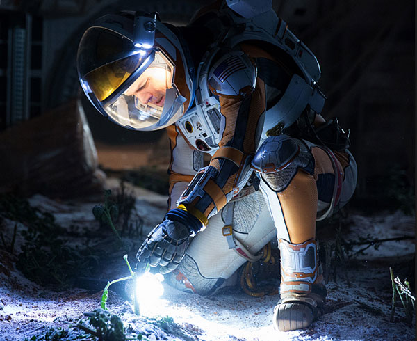 La ayuda está por llegar en el nuevo trailer de “The Martian” con Matt Damon