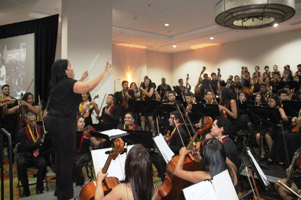 Orquesta sinfónica y coros de Vargas festejan 29 aniversario