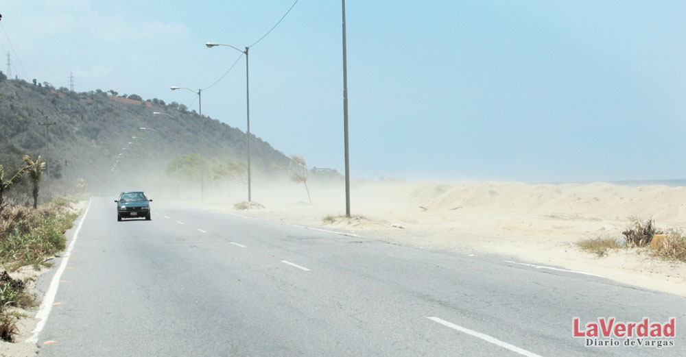 Bote de arena en playa Mansa ocasiona accidentes