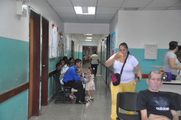 Sin aire acondicionado ni agua atienden a los pacientes en el CDI de Maiquetía