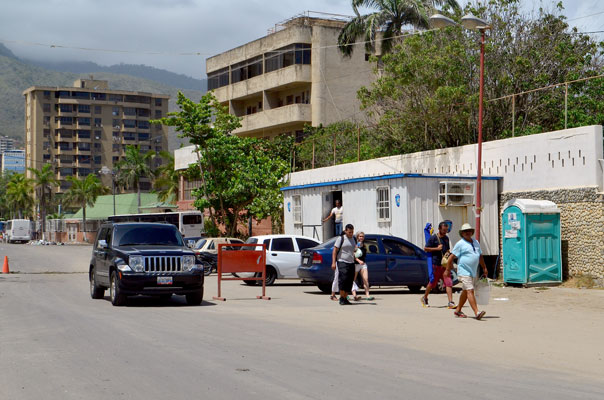Hasta tres visitantes robados cada fin de semana en Los Cocos