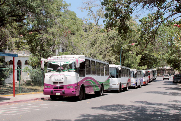 Pasaje a 50 bolívares piden choferesde la ruta Caracas-La Guaira
