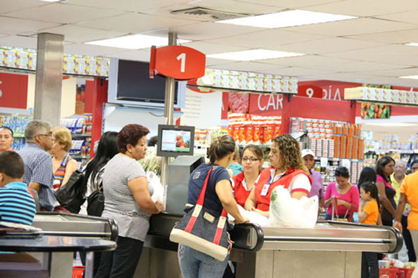 Trabajadores de supermercados podrán comprar una vez a la semana