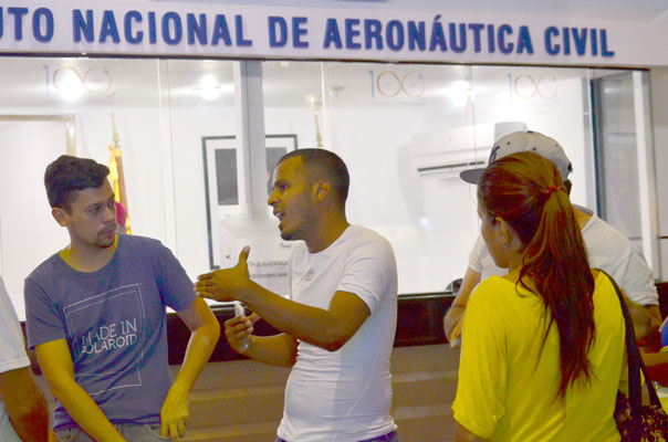Más de 40 pasajeros reclaman a Conviasa “chanchullo” por venta de boletos internacionales