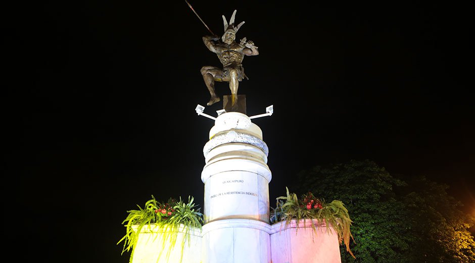 Así es la estatua del cacique Guaicaipuro