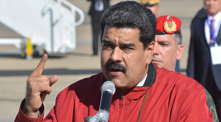 Maduro culpa a “derecha extremista” de incendio en Casa de la Cultura